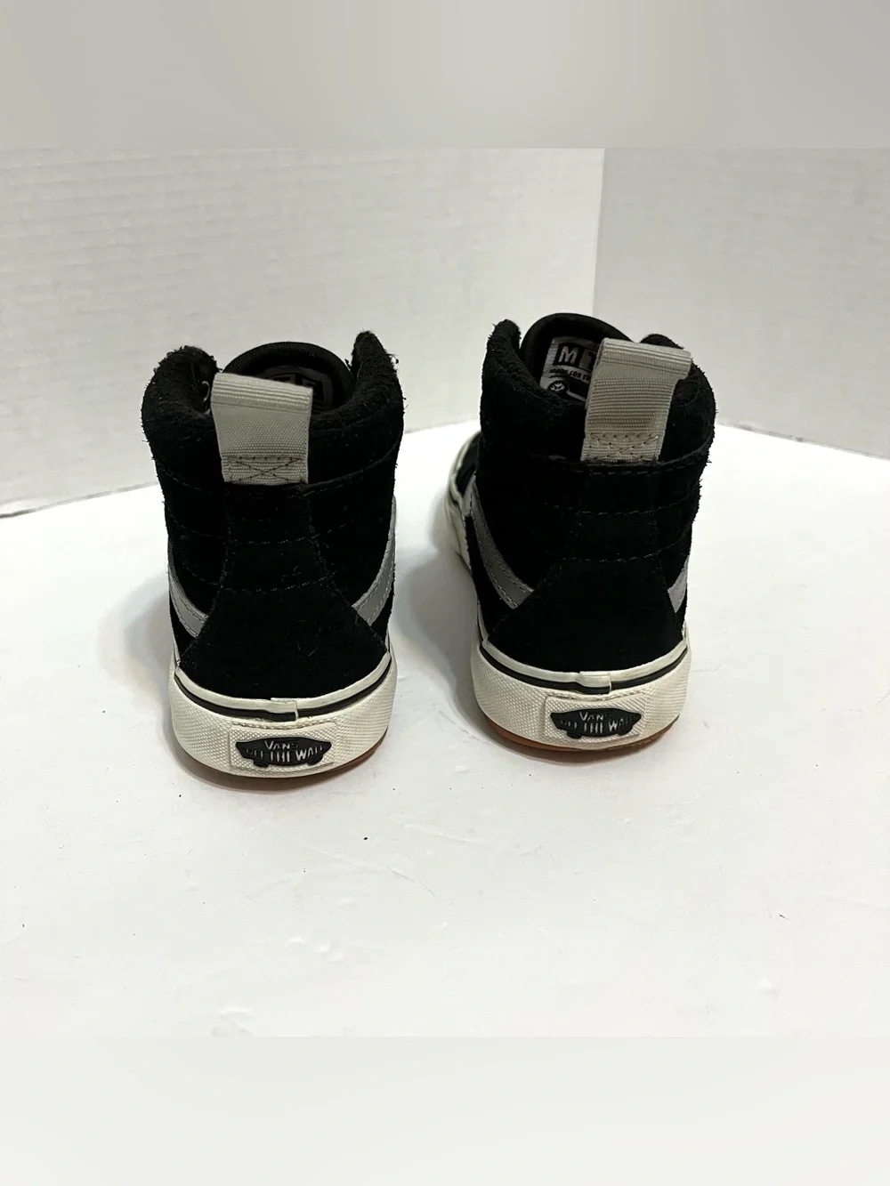 Vans Boys MTE Sk8-Black and Gray High-Top Skate Winter Sneakers Size 13 Lace up
